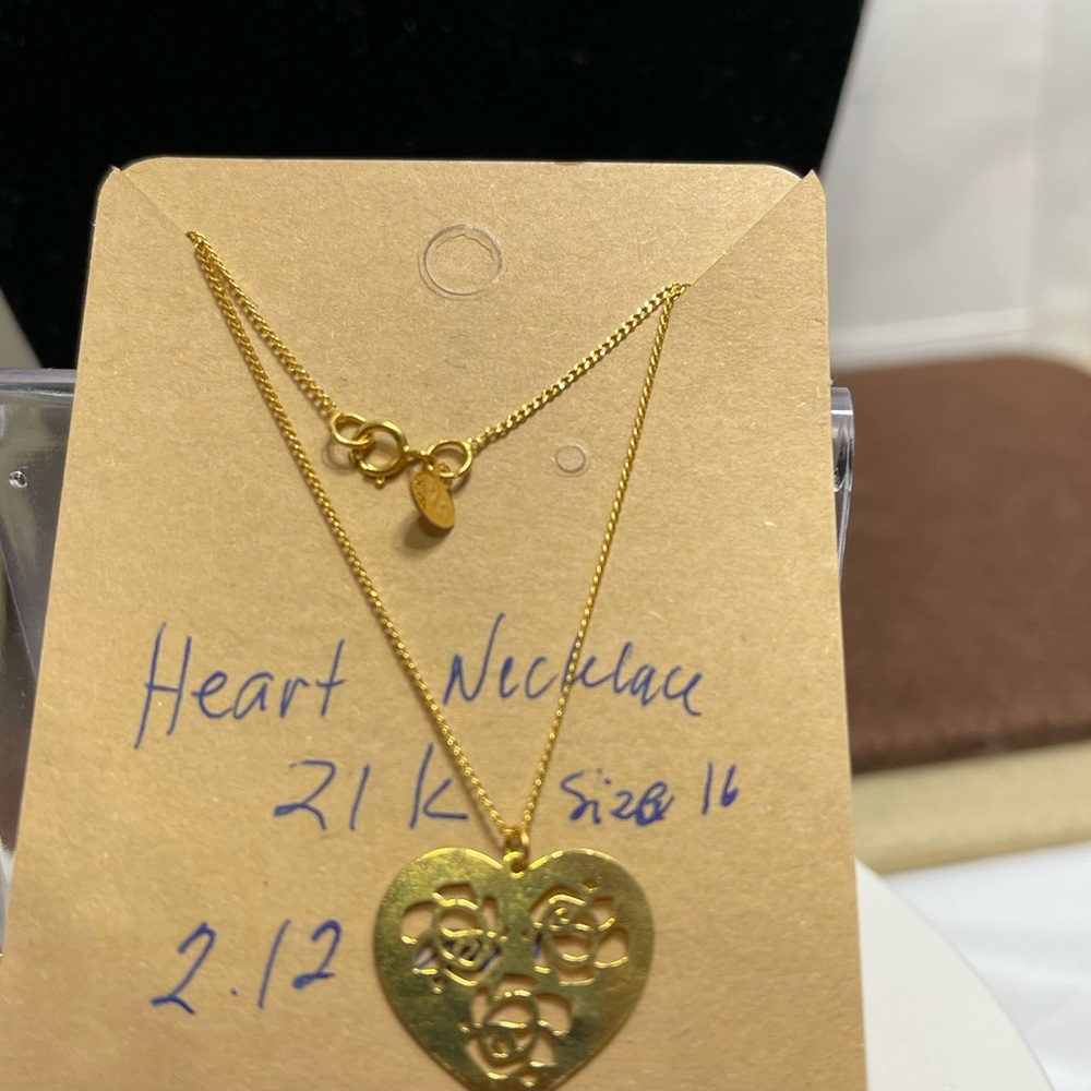 21 karat Chic Gold Necklace with Pendant